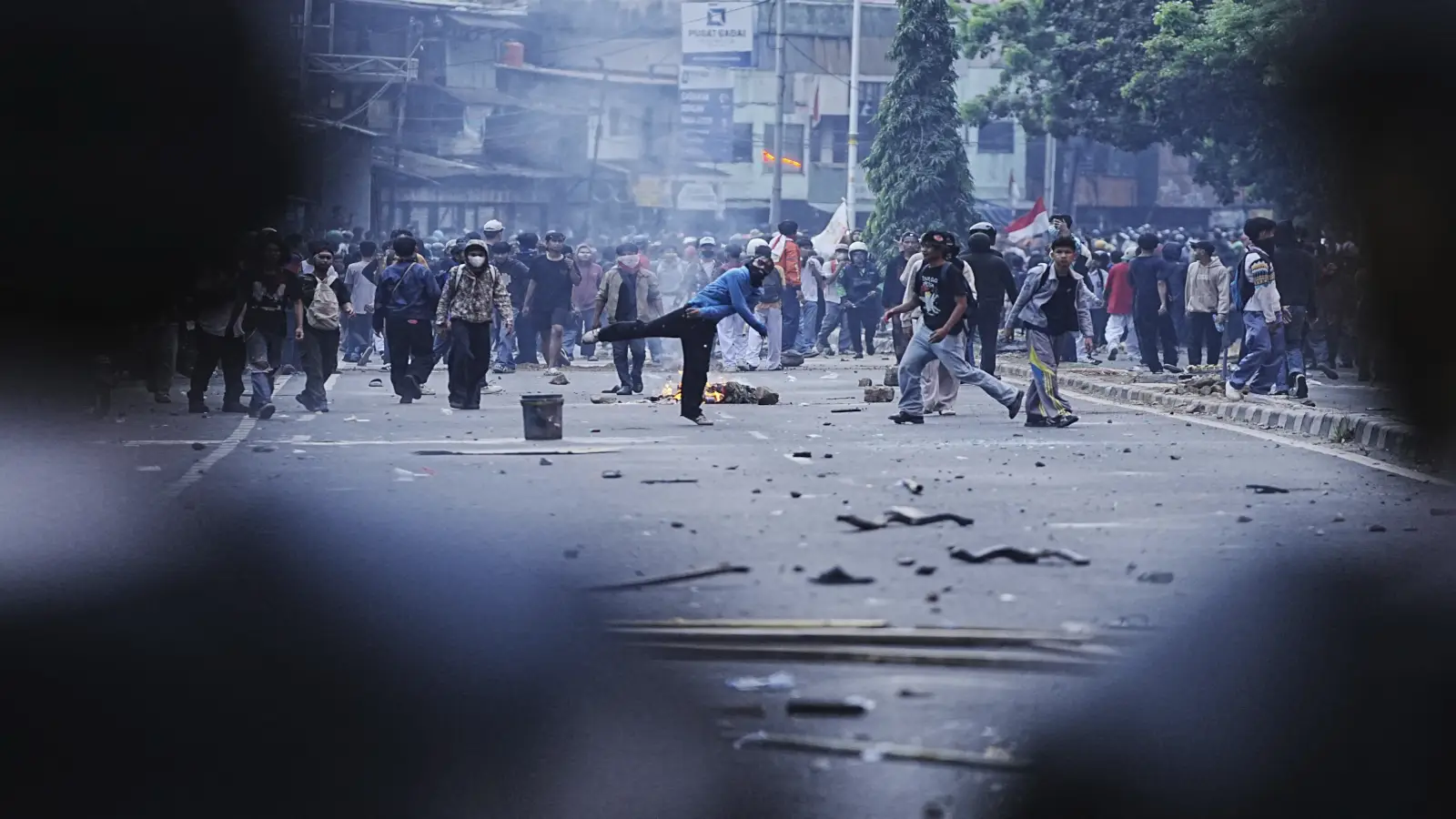 Dari 1998 ke 2025: Cermin Terbalik Demonstrasi di Gedung DPR